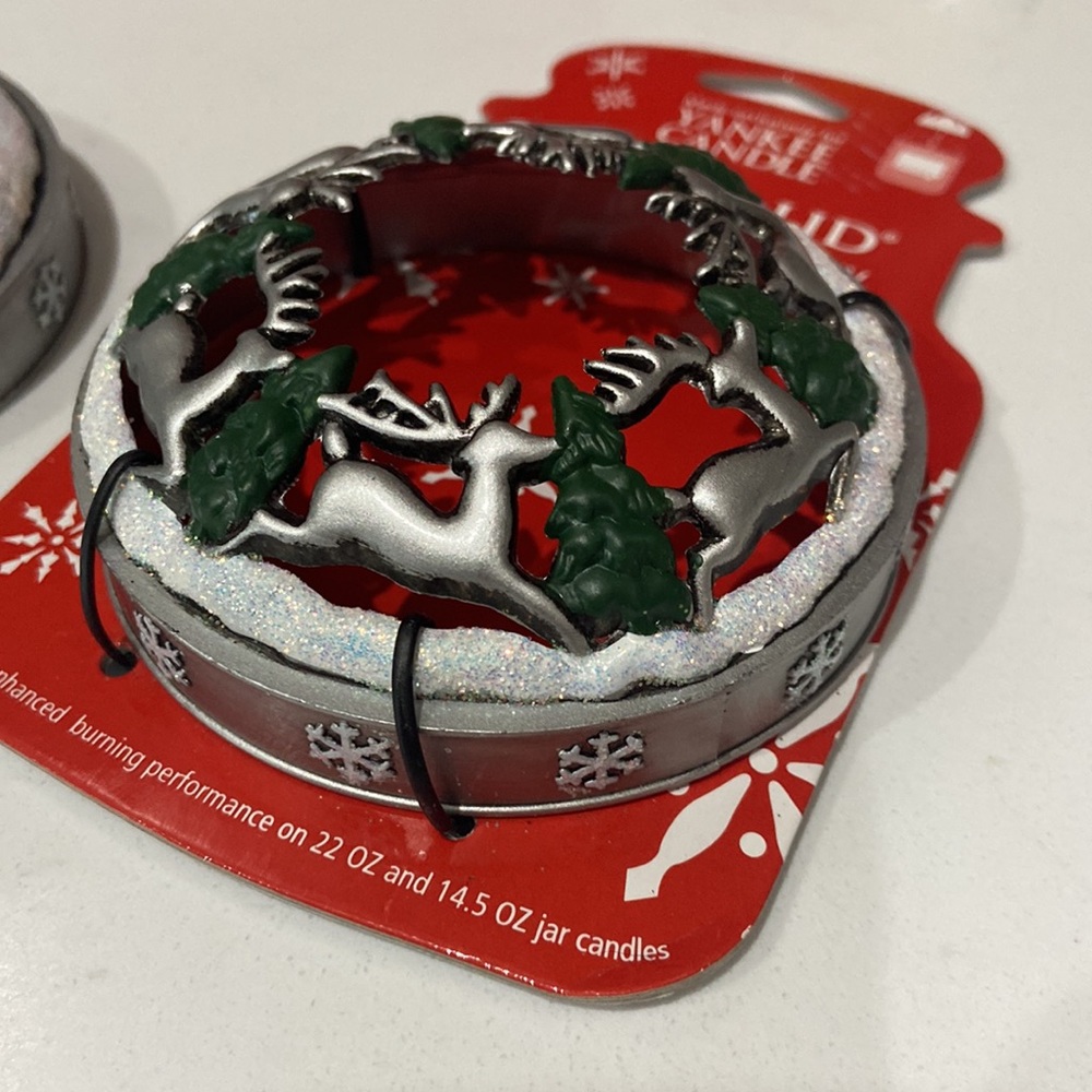 NEW Yankee Candle Christmas Winter Scene Design Illuma-Lid Jar Candle lid 2 lids - Picture 3 of 10